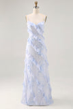 Vestido de invitada de boda estampado con tirantes finos de flores azules con volantes