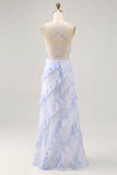 Vestido de invitada de boda estampado con tirantes finos de flores azules con volantes