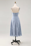Vestido de invitada de boda con tirantes de espagueti midi en línea A azul polvoriento con abertura