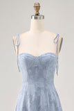 Vestido de invitada de boda con tirantes de espagueti midi en línea A azul polvoriento con abertura
