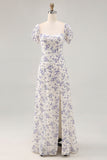 Vestido largo de invitada de boda con flores azules estampadas en línea A con abertura