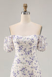 Vestido largo de invitada de boda con flores azules estampadas en línea A con abertura
