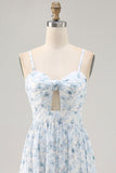 Vestido de invitada de boda con tirantes de espagueti florales estampados azules