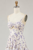 Vestido de invitada de boda con corte de flor púrpura con abertura