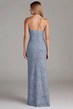Vestido largo de dama de honor azul empolvado con vaina sin tirantes
