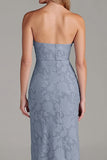 Vestido largo de dama de honor azul empolvado con vaina sin tirantes