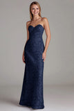 Vestido largo de dama de honor azul empolvado con vaina sin tirantes