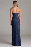 Vestido largo de dama de honor azul empolvado con vaina sin tirantes