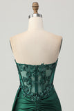 Corsé sin tirantes verde oscuro brillante lentejuelas Vestido de regreso a casa ajustado con serpentina