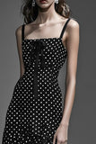 Vestido de gasa negro blanco con volantes de lunares de una línea