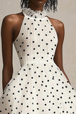 Vestido de lunares blancos negros con volantes y cuello alto con volantes