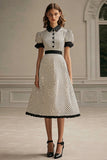 Vestido de lunares blanco negro con solapa y mangas abullonadas