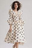 Vestido marfil A Line con escote en V y volantes de lunares negros con mangas abullonadas
