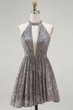 Vestido de cóctel plateado corto con corte y corte brillante en la espalda abierta
