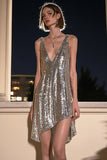 Vestido de cóctel gris plata con escote en V
