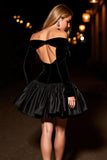 Vestido de cóctel negro evasé con hombros descubiertos