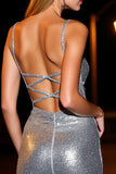 Vestido de cóctel corto ajustado plateado