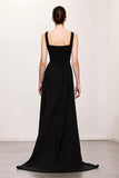 Vestido largo de noche con tirantes fruncidos y vaina negra