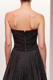 Vestido de noche largo sin tirantes negro