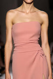 Vestido de noche largo sin tirantes fruncido simple rosa con abertura
