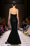 Vestido de noche de sirena sin tirantes con lentejuelas negras brillantes