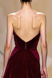 Vestido largo de fiesta sin tirantes A Line de terciopelo rojo oscuro
