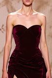 Vestido largo de noche de novia de terciopelo rojo oscuro con abertura