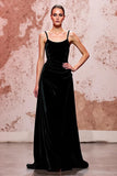 Vestido de noche simple de terciopelo negro con tirantes largos de espagueti