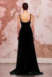 Vestido de noche simple de terciopelo negro con tirantes largos de espagueti