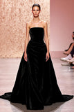 Vestido de noche largo simple de terciopelo negro sin tirantes en línea A