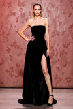 Vestido de noche largo sin tirantes negro simple de terciopelo con abertura