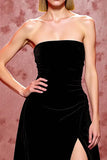 Vestido de noche largo sin tirantes negro simple de terciopelo con abertura