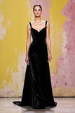 Vestido de noche largo de terciopelo negro simple
