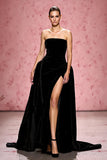 Vestido de noche largo sin tirantes de terciopelo negro simple con abertura