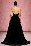 Vestido de noche largo sin tirantes de terciopelo negro simple con abertura