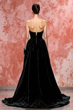 Vestido de noche largo sin tirantes A Line de terciopelo negro con abertura