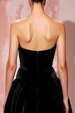 Vestido de noche de terciopelo simple sin tirantes negro