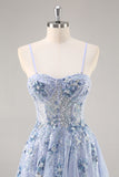 Vestido de fiesta largo con abertura y corsé de tul con lentejuelas sin tirantes azules