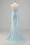 Vestido de fiesta azul con cuentas de sirena sin tirantes