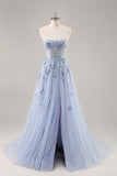 Vestido de fiesta largo con abertura y corsé de tul con lentejuelas sin tirantes azules