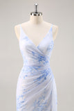 Vestido largo de dama de honor de gasa fruncida floral azul con abertura