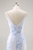 Vestido largo de dama de honor de gasa fruncida floral azul con abertura