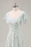 Vestido largo de dama de honor con volantes de gasa floral azul con abertura