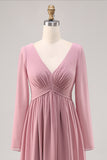 Vestido de dama de honor con cuello en V y manga larga de color rosa empolvado simple con abertura