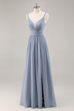 Vestido largo de dama de honor fruncido de gasa azul empolvado con abertura