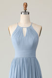 Vestido largo de dama de honor fruncido de gasa halter azul empolvado con ojos de cerradura