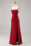 Vestido largo de dama de honor con tirantes de espagueti de gasa fruncido rojo oscuro con abertura