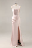 Vestido largo de dama de honor fruncido de sirena de satén rosa caramelo con abertura