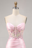 Vestido de regreso a casa con corsé corto satén rosa caramelo con apliques