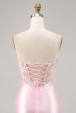Vestido de regreso a casa con corsé corto satén rosa caramelo con apliques